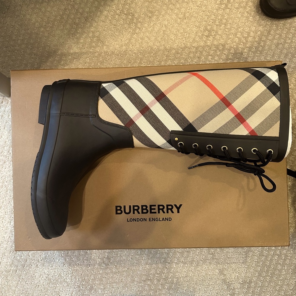Burberry Simeon Lace up rain boots